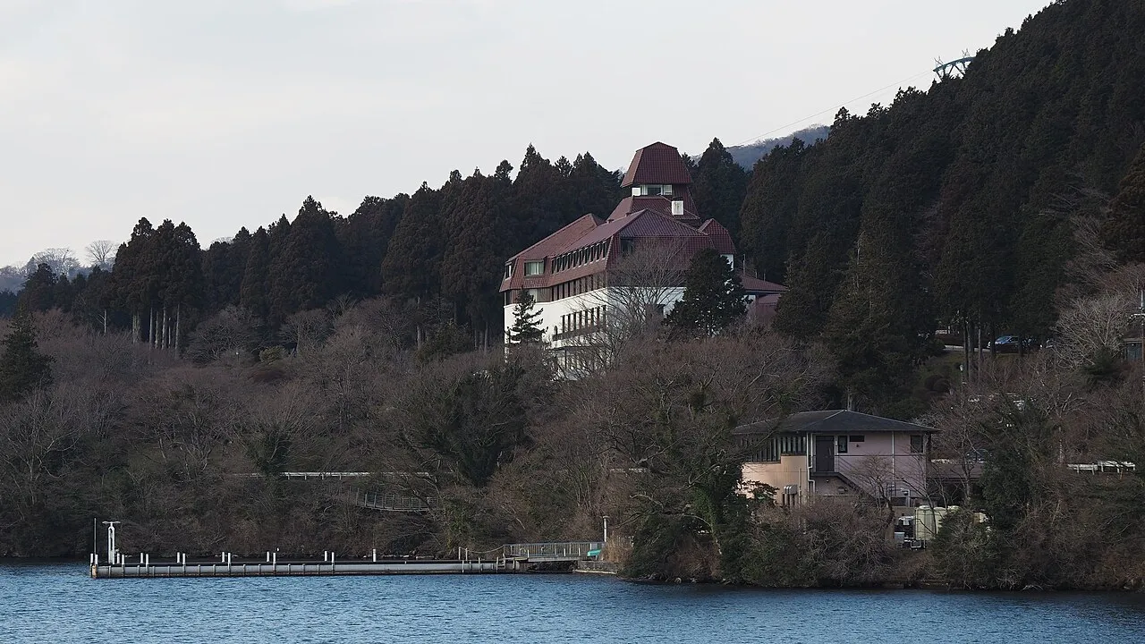 Hotel de Yama on a wooded slope above the water of Lake Ashi